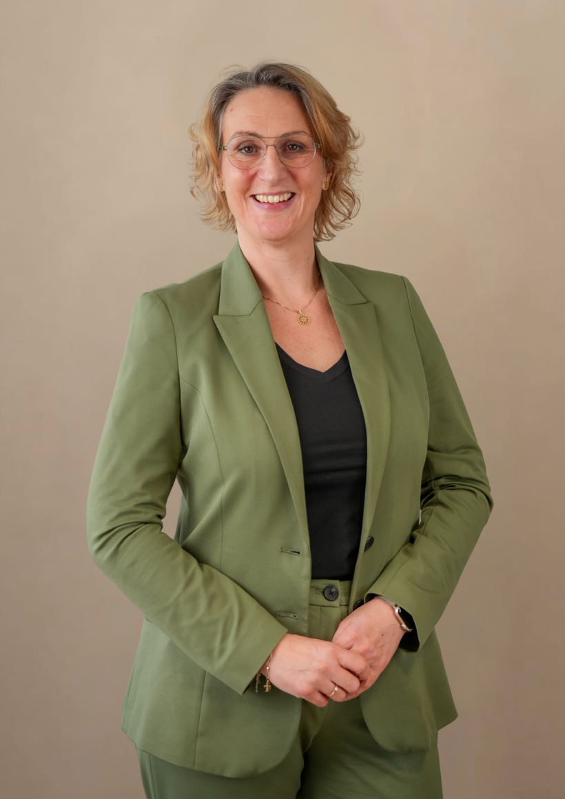 mr. N.F.C. van der Heijden – Greven  (Nicolette) afbeelding